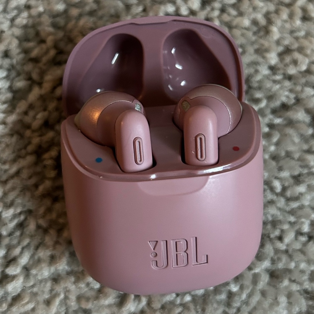 JBL True Wireless Earbuds in Pink
